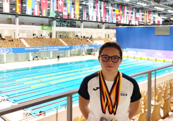 La nadadora Aitana Estrada bate en Berlín el récord de España de 100 m braza, con el patrocinio de Fundación ASISA