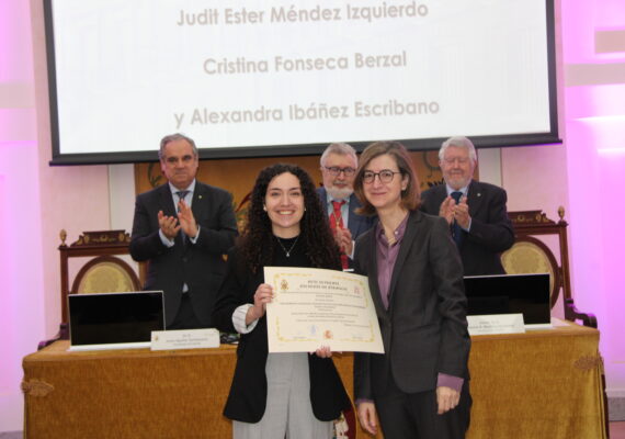 LA FUNDACIÓN ASISA ENTREGA UNO DE LOS PREMIOS DEL CONCURSO CIENTÍFICO 2022 DE LA REAL ACADEMIA NACIONAL DE FARMACIA