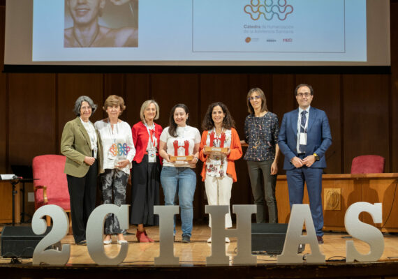 La Cátedra de Humanización de la Asistencia Sanitaria de la VIU, Fundación ASISA y Proyecto HUCI entrega el Premio a la Mejor Intervención Aplicada al Contexto Sanitario