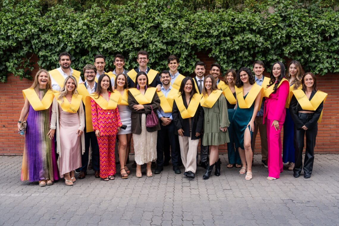 La VIII promoción de alumnos de Medicina formados en HLA Universitario Moncloa celebra su Graduación