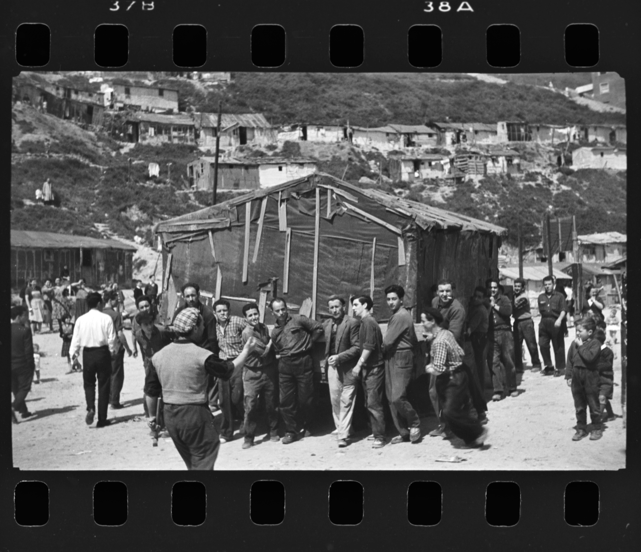 La Fundación ASISA y el MVEH dedican la pieza del mes de marzo a la relación entre las emociones y la movilidad humana en el proceso migratorio interior de la España franquista