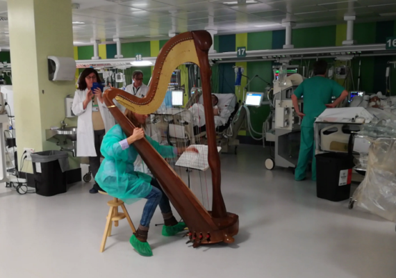 La Fundación ASISA y Músicos Por la Salud llevan la música a los pacientes de los hospitales La Vega, Jerez Puerta del Sur y Vistahermosa