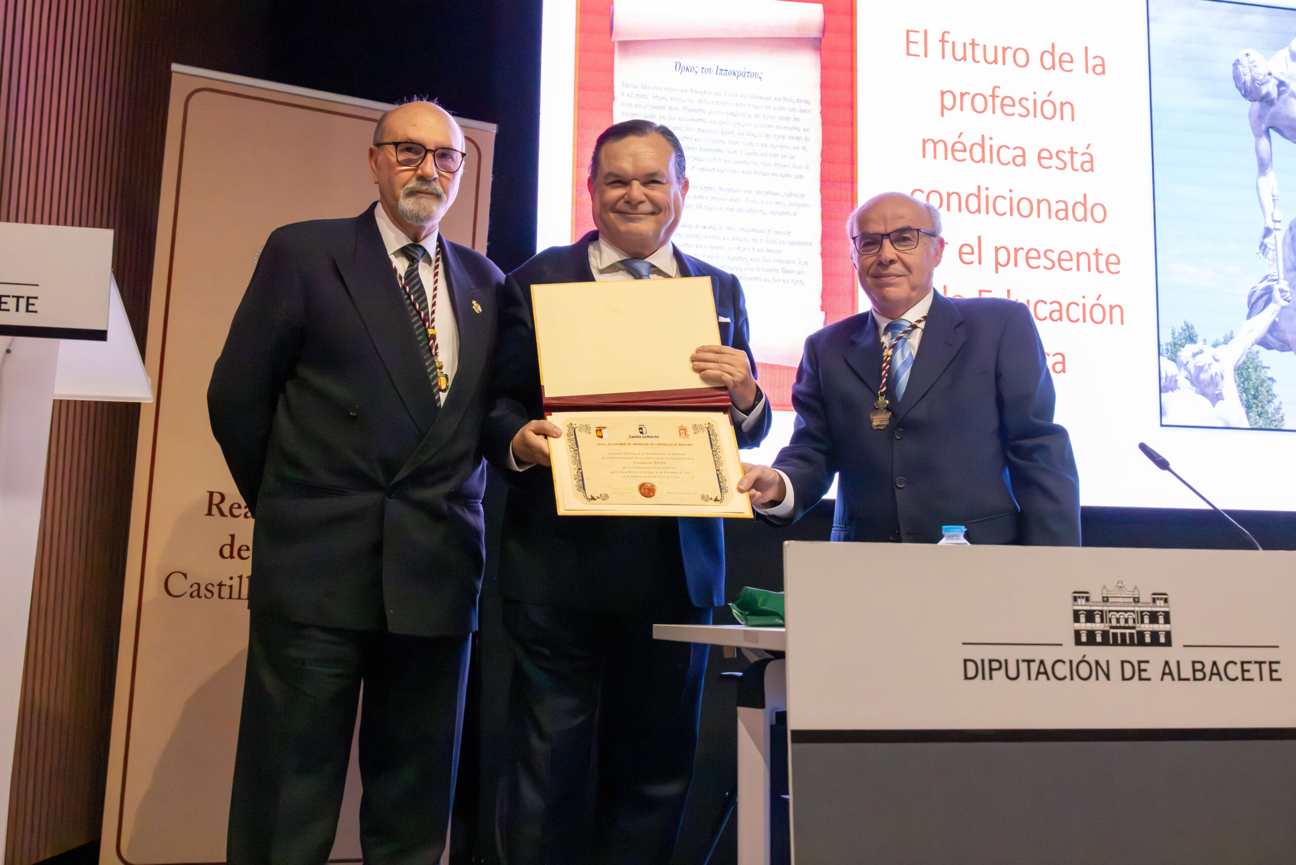 La Fundación ASISA recibe la Insignia de Oro de la Real Academia de Medicina de Castilla-La Mancha