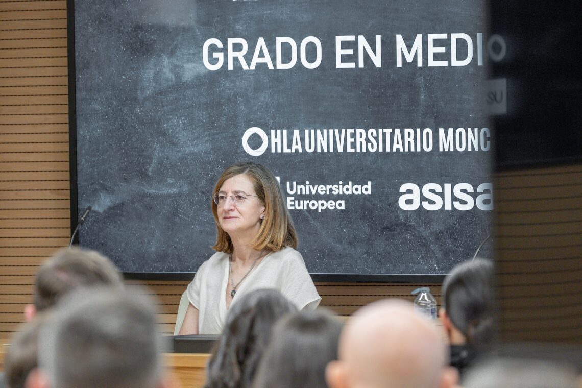 La XI promoción de estudiantes de Medicina formados en el hospital HLA Universitario Moncloa celebra su graduación